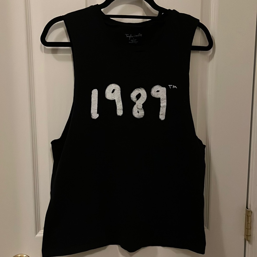 Taylor Swift 1989 tour black muscle tank